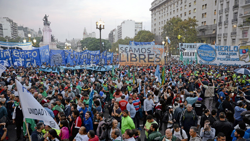 Persisten protestas contra Macri en Argentina: «Estamos viviendo toda esta miseria por la política del