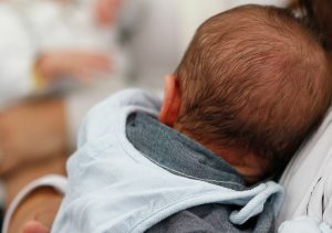 Detectan anticuerpos COVID en un recién nacido de madre vacunada