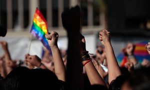 Proyecto de ley busca que parejas homoparentales puedan inscribirse como padres o madres de un menor
