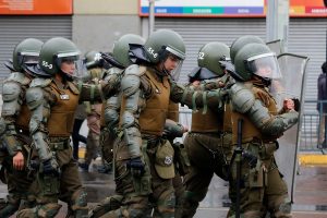 Violencia policial inclusiva: Una mujer estará a cargo por primera vez del personal de Carabineros en la marcha del 8M