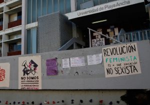 Promesas incumplidas, huelga de hambre y desnudamientos: El complejo contexto que enfrentan las feministas sancionadas en la UPLA