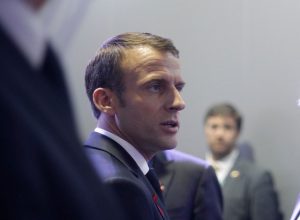 Macron acusa a Rusia de usar alimentos y combustible como "armas de guerra"