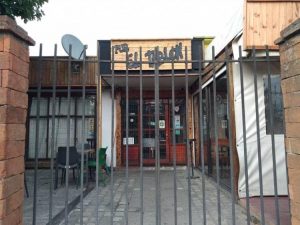 Violación en el pub "El Tablón" De Linares: Corte declara admisible recurso de nulidad tras juicio que absolvió al acusado