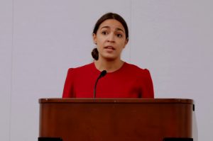 "A la conquista del Congreso": El documental que muestra el ascenso de Alexandria Ocasio-Cortez en la política estadounidense llega a Netflix