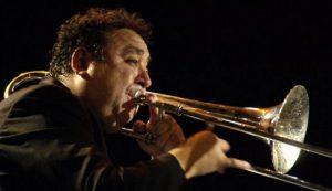 "Buen viaje, Parquímetro": Falleció el querido trombonista Héctor Briceño a los 65 años