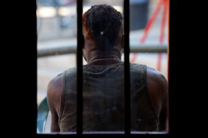 Comunidad haitiana en Chile acusa "referencias abiertamente racistas" de autoridades en casos de COVID-19
