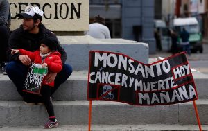 Multinacional Monsanto es condenada a pagar más de 2 billones de dólares a pareja que desarrolló cáncer