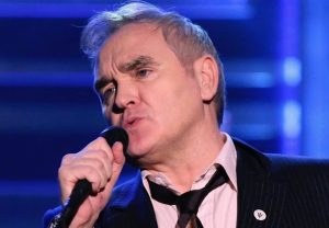 Morrissey entrega apoyo público a partido de extrema derecha en programa de Jimmy Fallon