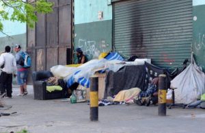 Hombre en situación de calle habría muerto a causa de las bajas temperaturas en Santiago