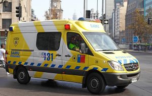 Paro de trabajadores del SAMU por condiciones laborales deja a Santiago con sólo 9 ambulancias operativas