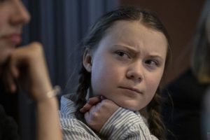 Critican a El Mercurio por intentar "sabotear" el viaje de Greta Thunberg en barco no contaminante