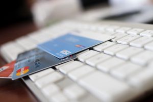 Redbanc reconoce robo de información de casi 300 mil tarjetas de crédito y débito