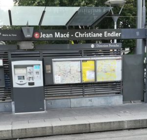 ¿Y en Chile cuándo?: Estación de tranvía en Francia lleva el nombre de Christiane Endler