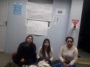 Tres funcionarias del Hospital de Calbuco en lactancia materna se encuentran haciendo huelga de hambre
