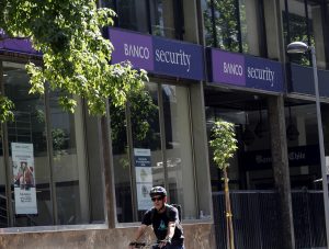 “Estamos tomando las medidas correspondientes”: Banco Security rechaza dichos de uno de sus ejecutivos contra Laura Albornoz, pero no detalla qué medidas tomará 