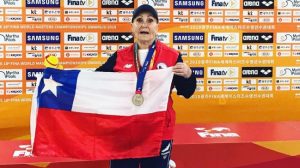 Nadadora chilena de 84 años ganó medalla de plata en mundial de natación y rompió récord sudamericano
