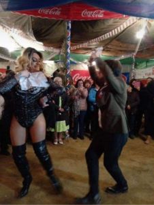 "Cree que la dignidad, va en la vestimenta": La respuesta de Jorge Sharp a Iván Moreira tras críticas por bailar cueca con transformista