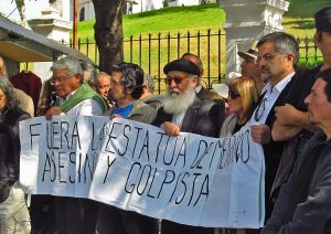 Ex prisioneros políticos también se hacen parte del recurso que busca remover la estatua de José Toribio Merino