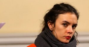 "Así se revelan los intereses tras muchas críticas": El apoyo de Camila Vallejo a la huelga de trabajadores en Radio Bío Bío