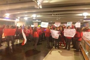Casi 400 trabajadores de Metro iniciaron huelga denunciando precarias condiciones laborales