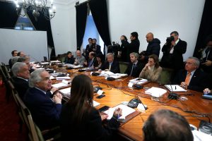 Piñera cede a la presión tras la "marcha más grande de la historia" y pide la renuncia a todos sus ministros