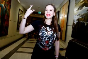 "¡Viva el metal!": Diputada Camila Flores encabeza reconocimiento a Tom Araya en el Congreso