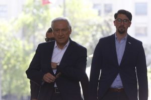 Una oposición fragmentada se reúne con Piñera y le exige cambio de gabinete