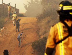Revisa los registros del primer gran incendio forestal de la temporada en Valparaíso