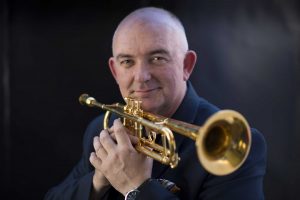 James Morrison, uno de los trompetistas de jazz más importantes del mundo, se presentará por primera vez en Chile