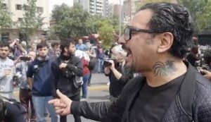 "¡Fuera!": El grito desesperado de Claudio Valenzuela a los militares en Plaza Italia