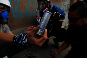 Vecinos de Providencia y Santiago presentarán recurso contra uso de lacrimógenas por parte de Carabineros