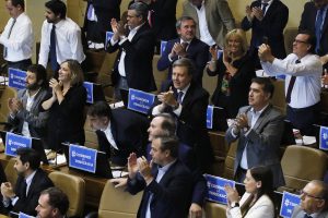 Los ocho diputados de oposición que votaron junto a la derecha para salvar la presidencia de Piñera