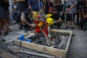 "Tolerancia cero", un muerto y el incendio del Centro Arte Alameda: Representantes de oposición rechazan actuar policial en nueva jornada de manifestaciones
