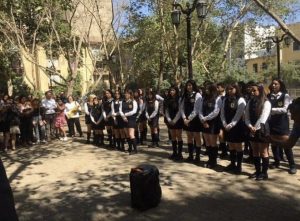 Estudiantes del Liceo 1 se gradúan en la calle luego de que equipo directivo cancelara ceremonias por manifestaciones