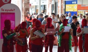 VIDEO| Intervención feminista "Noche de paz" se tomó Mall Plaza Vespucio con villancicos de protesta