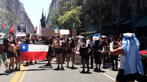 Chile despertó también en Argentina: Funas a Piñera, críticas a Fernández por la invitación y una solidaridad sin fronteras