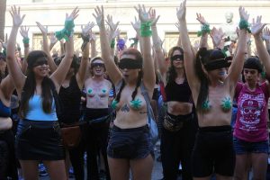 Reflexiones sobre la provocación feminista de las performances callejeras en el estallido social