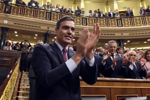 Pedro Sánchez seguirá siendo presidente de España tras obtener ajustada victoria en el Congreso