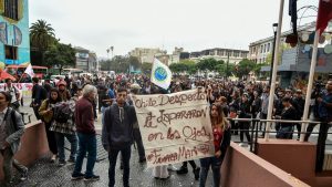 “Empezaron a caminar sobre mis piernas”: La denuncia que apunta a la Intendencia de Valparaíso como centro de detención y "torturas"