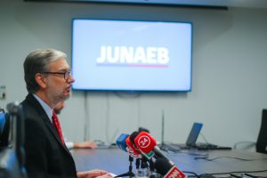 Este domingo 26 de enero finaliza el plazo para renovar y postular a las becas Junaeb 2020