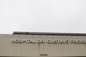 Violenta pelea entre auxiliares del Hospital Gustavo Fricke de Viña del Mar termina con un herido de gravedad