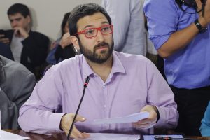 Diputado Miguel Crispi arremete contra proyecto Mejor Fonasa: “Es otro maquillaje que mantiene la lógica del sistema”