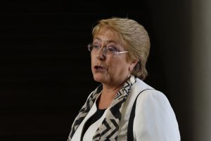 Querella contra Piñera por crímenes de lesa humanidad: Solicitan que Bachelet sea llamada a declarar