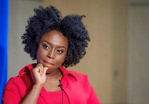 Chimamanda Adichie: "Ser feminista no es solo cosa de mujeres"