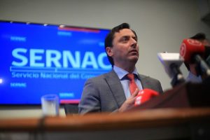 Sernac presentó demanda colectiva contra Cencosud por colusión de los pollos