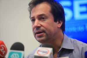Ministro Lucas Palacios declarará esta semana ante la Fiscalía por caso de supuestas coimas en el MOP