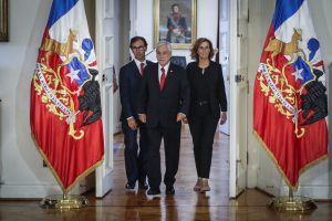 Mundo político y social reacciona a renuncia de ministra Cubillos: "Se va directo a defender el legado de Jaime Guzmán"