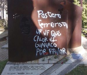 Indignación en redes sociales: grupo de extrema derecha vandaliza tumba de Gladys Marín