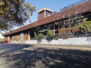 Orden de compra para pintar fachadas en Santiago fue emitida por Intendencia y exige autorización de dueños o administradores de inmuebles