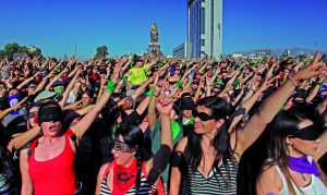 Presentan libro de fotos sobre el estallido chileno en Barcelona